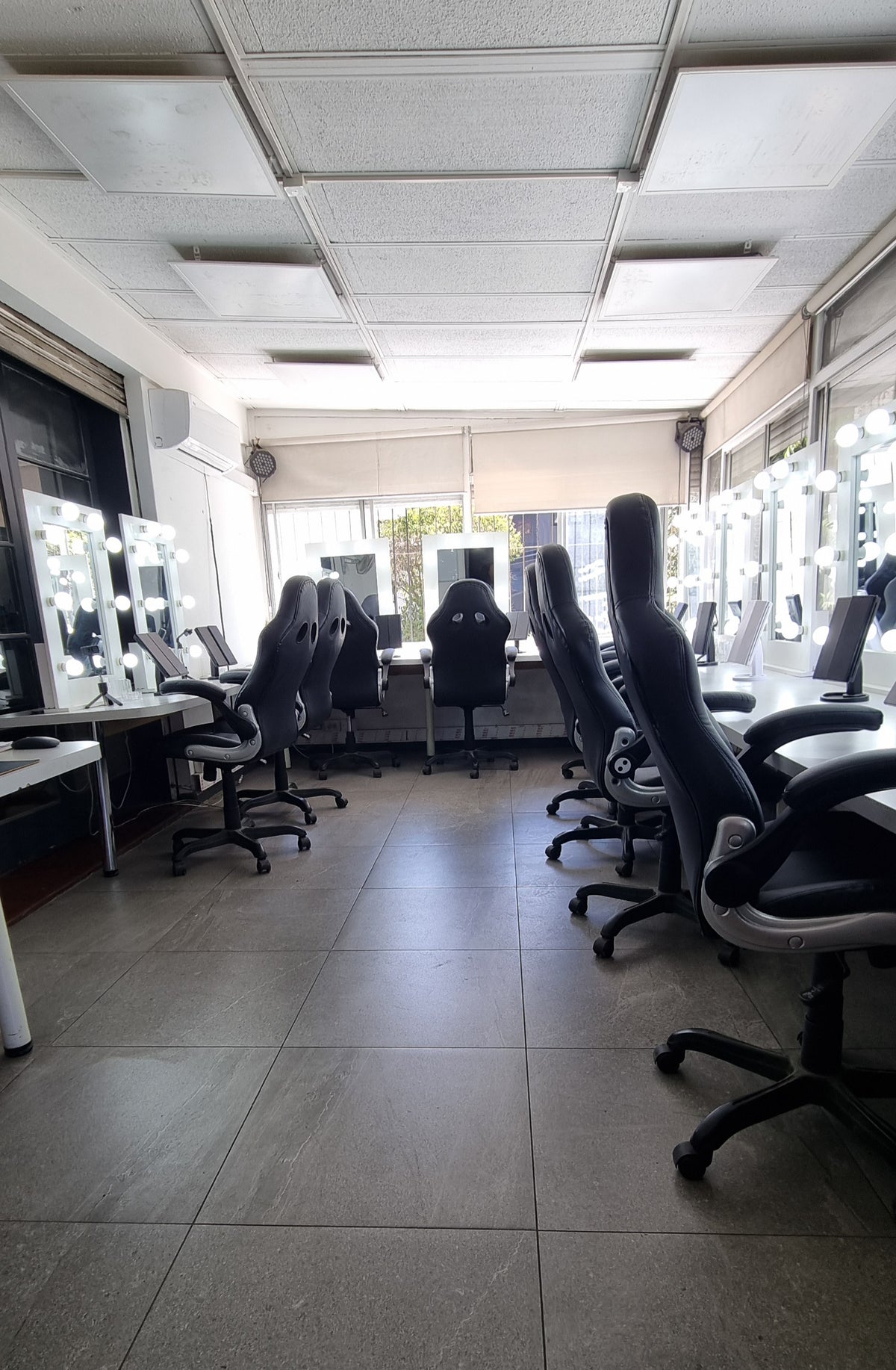 ARRIENDO SALON AUTOMAQUILLAJE